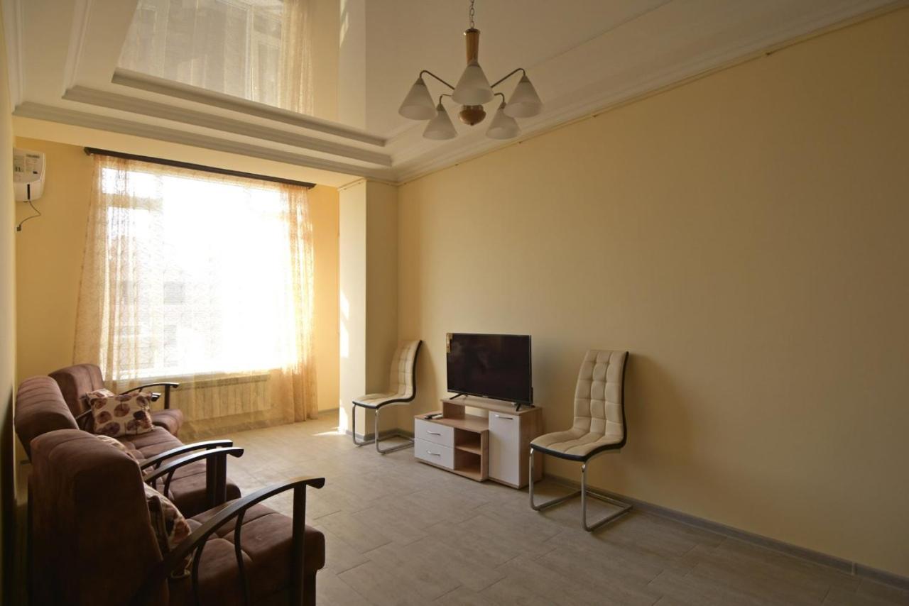 Rent Inn Yerevan On Sakharov Square Extérieur photo
