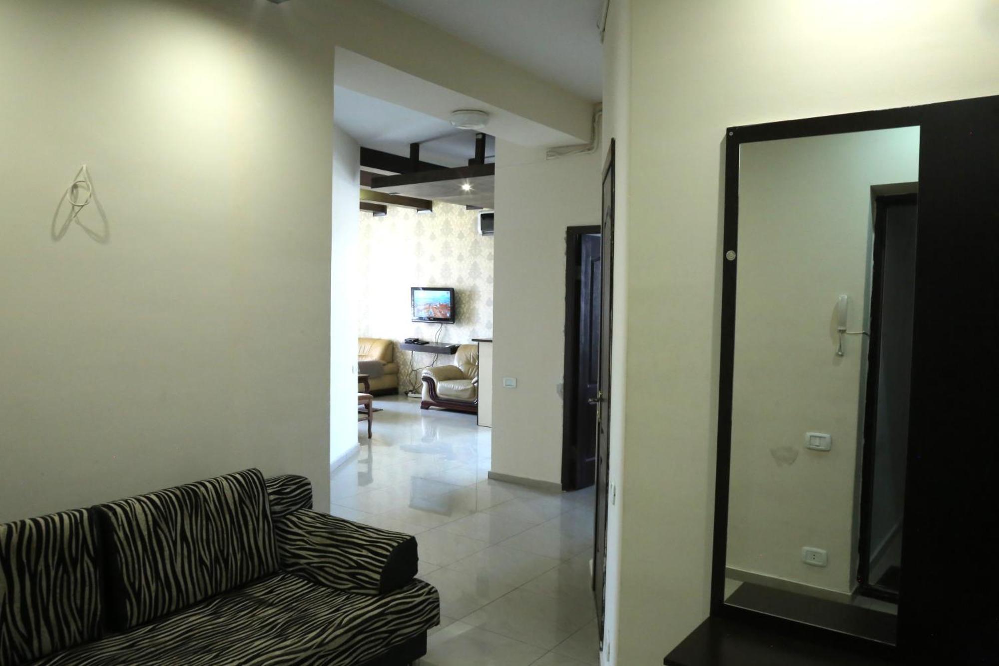 Rent Inn Yerevan On Sakharov Square Extérieur photo