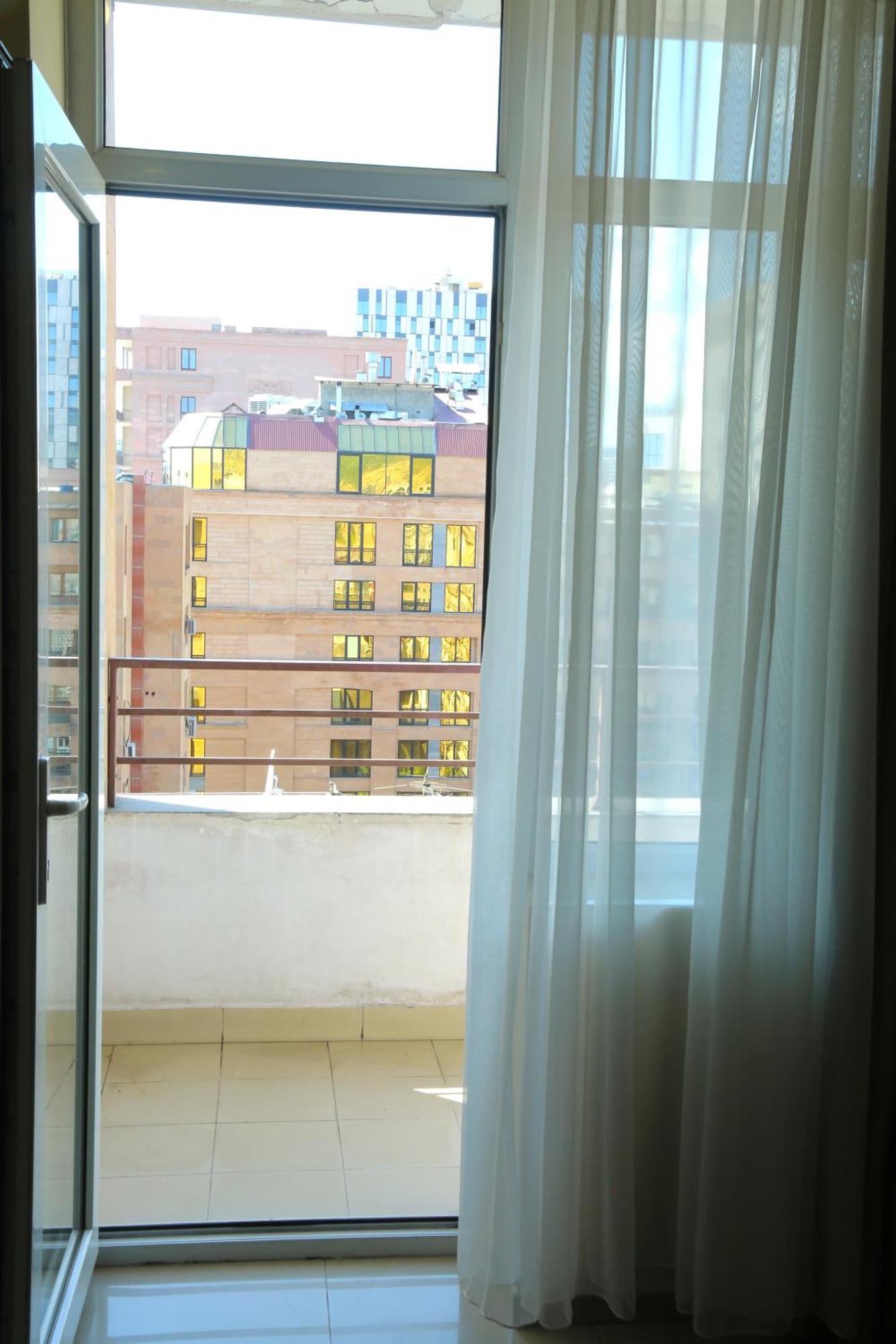 Rent Inn Yerevan On Sakharov Square Extérieur photo
