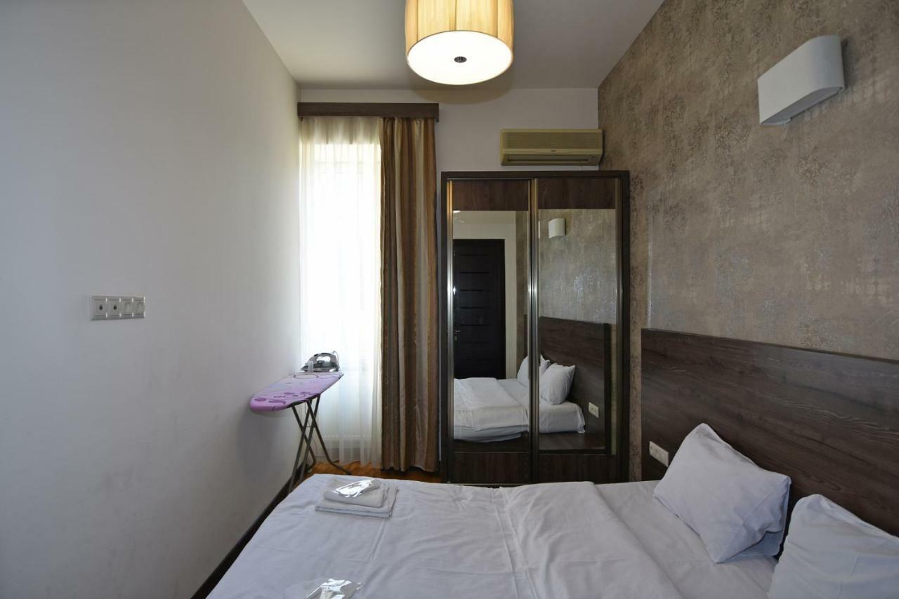 Rent Inn Yerevan On Sakharov Square Extérieur photo