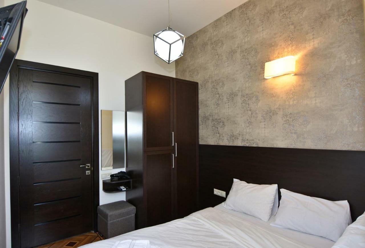 Rent Inn Yerevan On Sakharov Square Extérieur photo