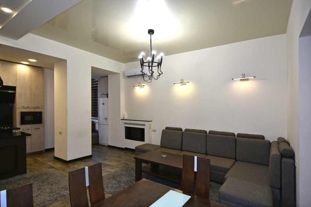 Rent Inn Yerevan On Sakharov Square Extérieur photo