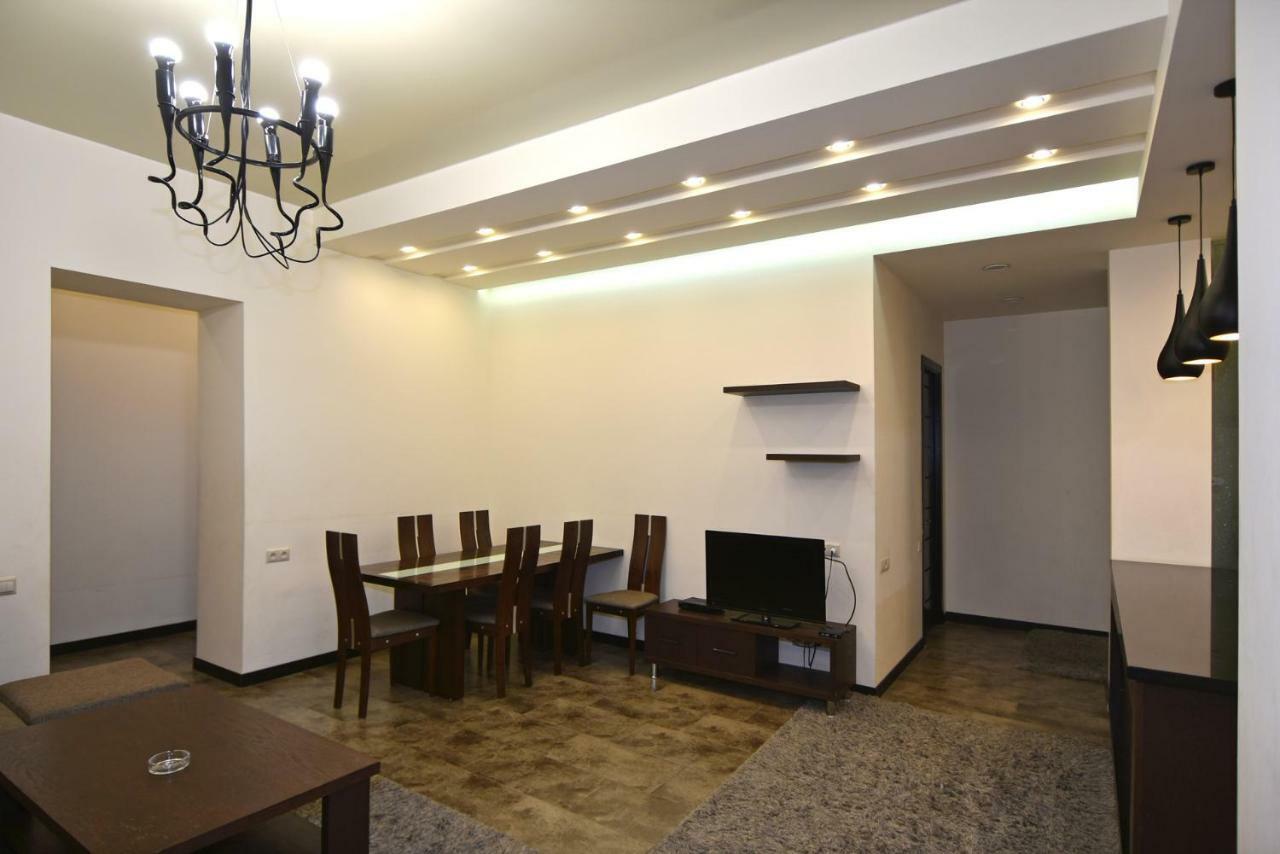 Rent Inn Yerevan On Sakharov Square Extérieur photo