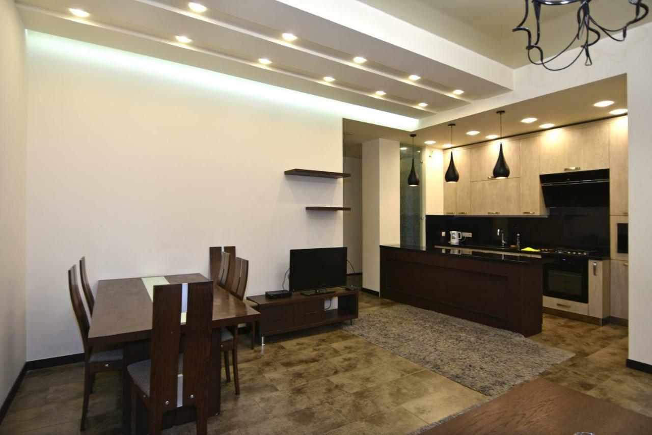 Rent Inn Yerevan On Sakharov Square Extérieur photo